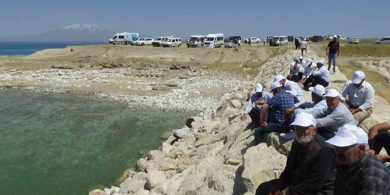 Van Gölü’nde kaybolan şahıs Rov ve Sonar cihazları ile aranıyor