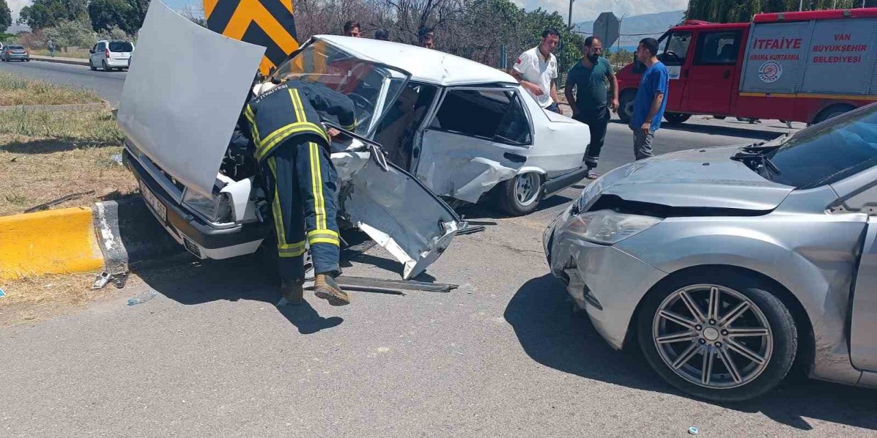 Van’da trafik kazası: 14 yaralı