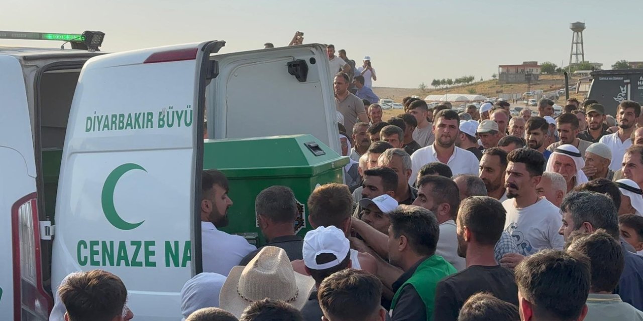 Mardin ve Diyarbakır arasında çıkan yangında hayatını kaybedenlerin sayısı 15’e çıktı