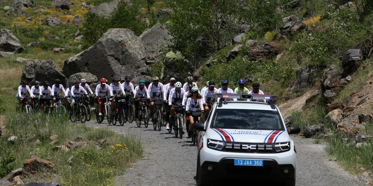 Bisiklet tutkunları ve sporcular Bitlis'te