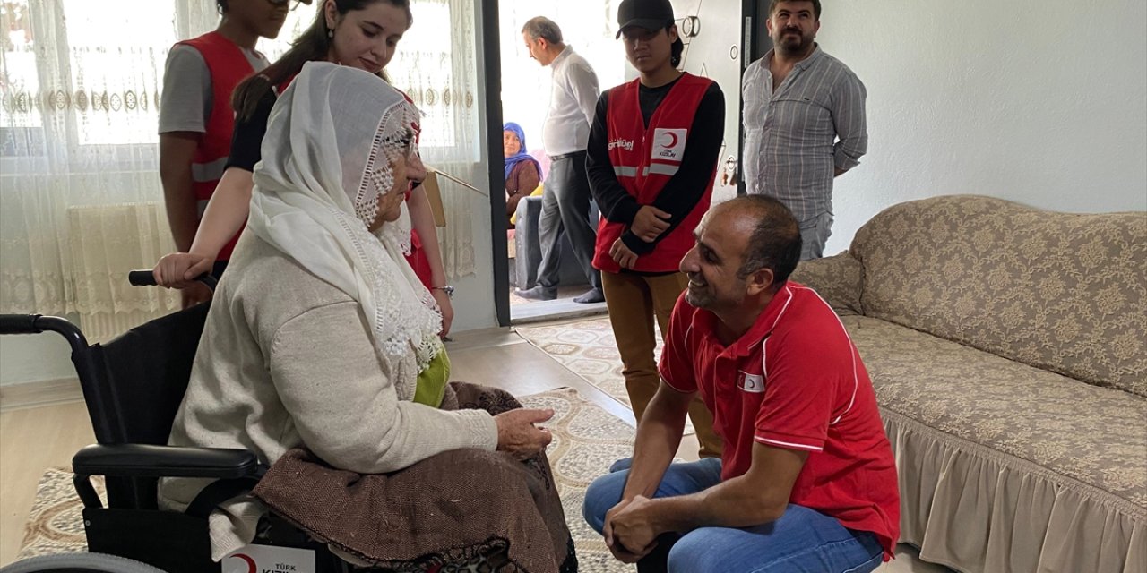 Ağrı'daki engellilere tekerlekli sandalye desteği