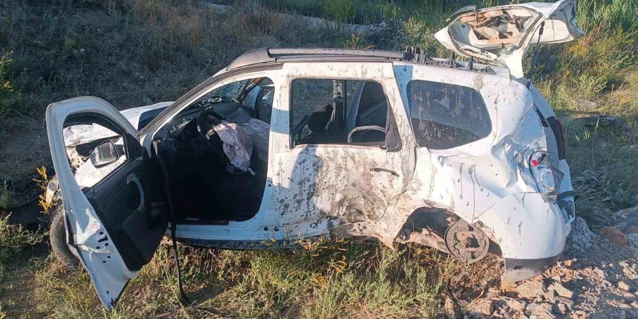 Yüksekova-Van Karayolu’nda yürekleri ağza getiren kaza: 3 kişi ölümden döndü