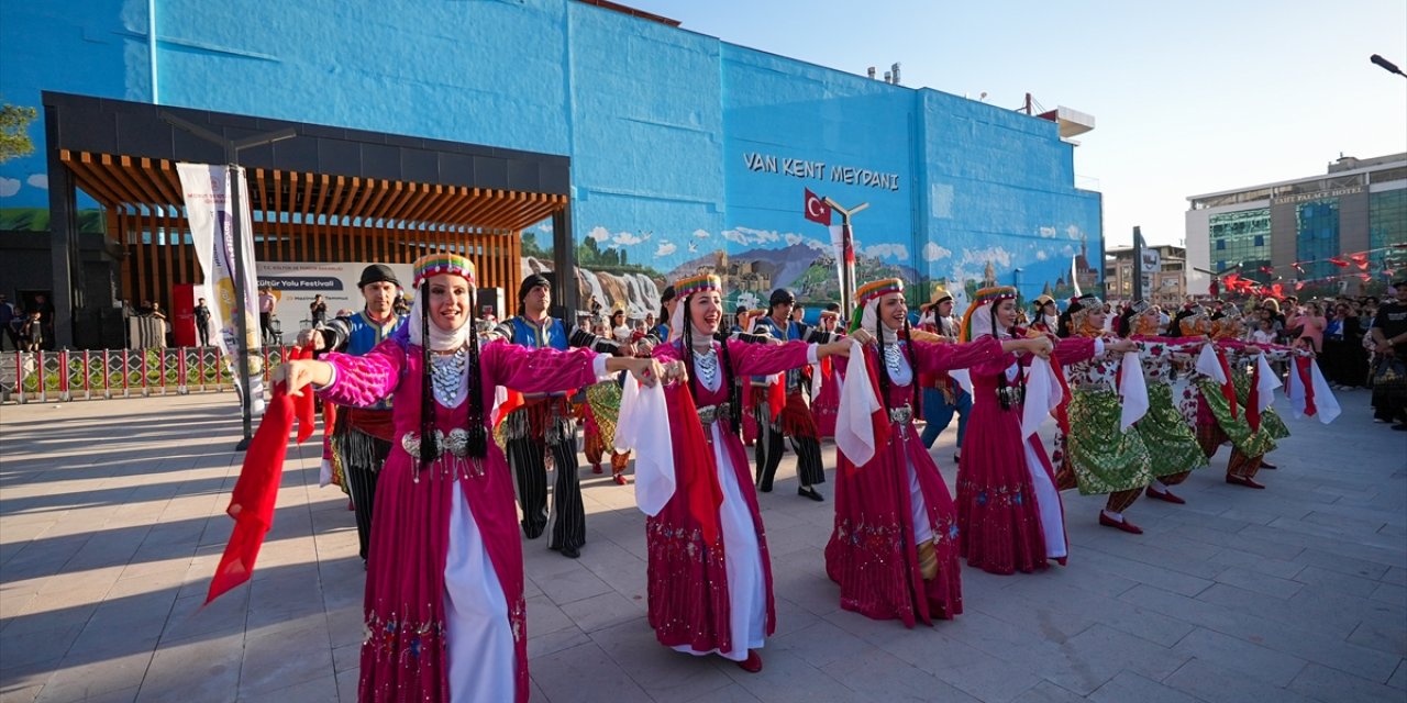 Van'da "Van Kültür Yolu Festivali"