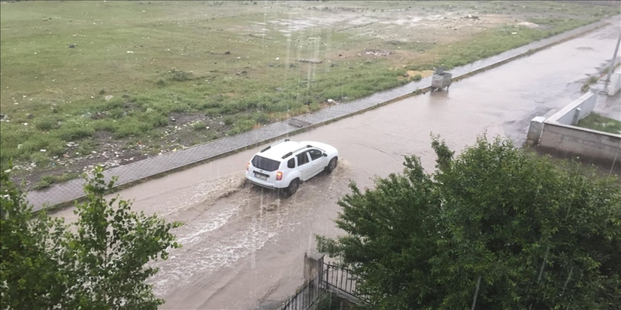 Erzurum ve Kars’ta sağanak etkili oldu