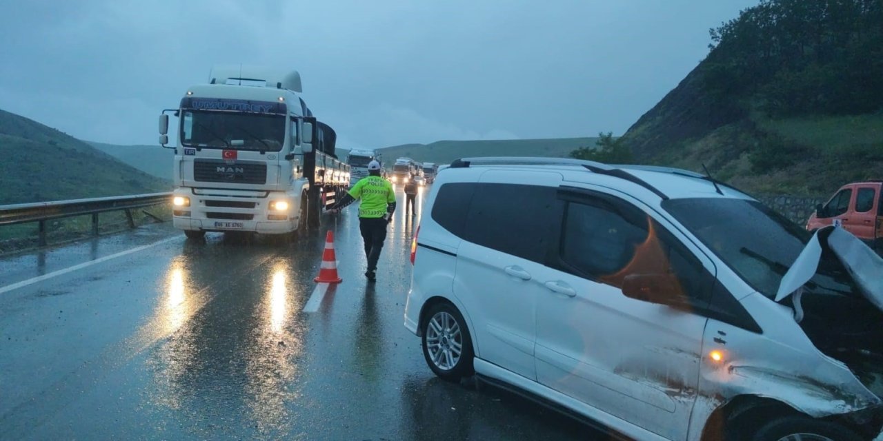 Erzincan-Erzurum karayolunda zincirleme kaza: 1 yaralı