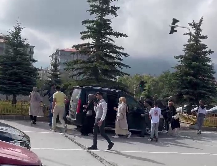 Erzurum’da yol verme kavgası