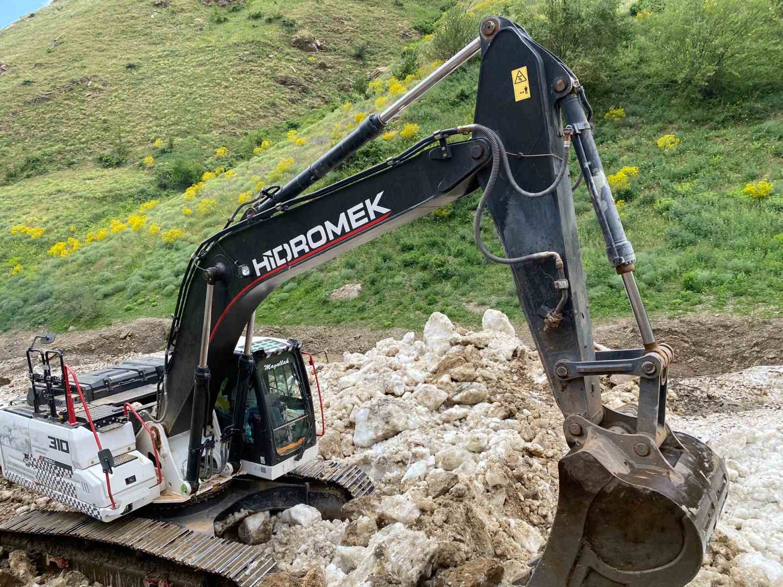 Van’da Temmuz ayında da karla mücadele sürüyor