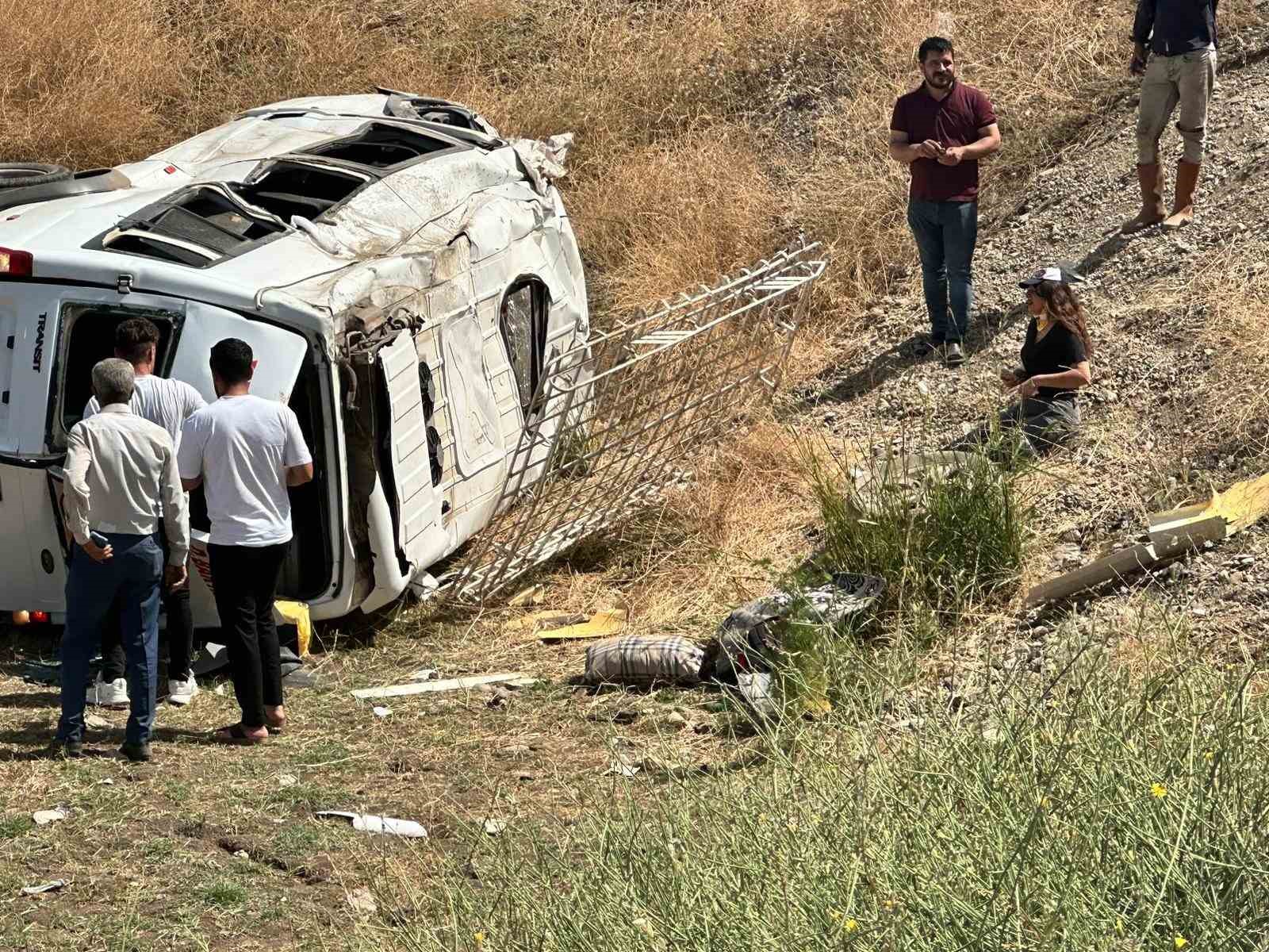 Diyarbakır’da feci kaza: 20 yaralı