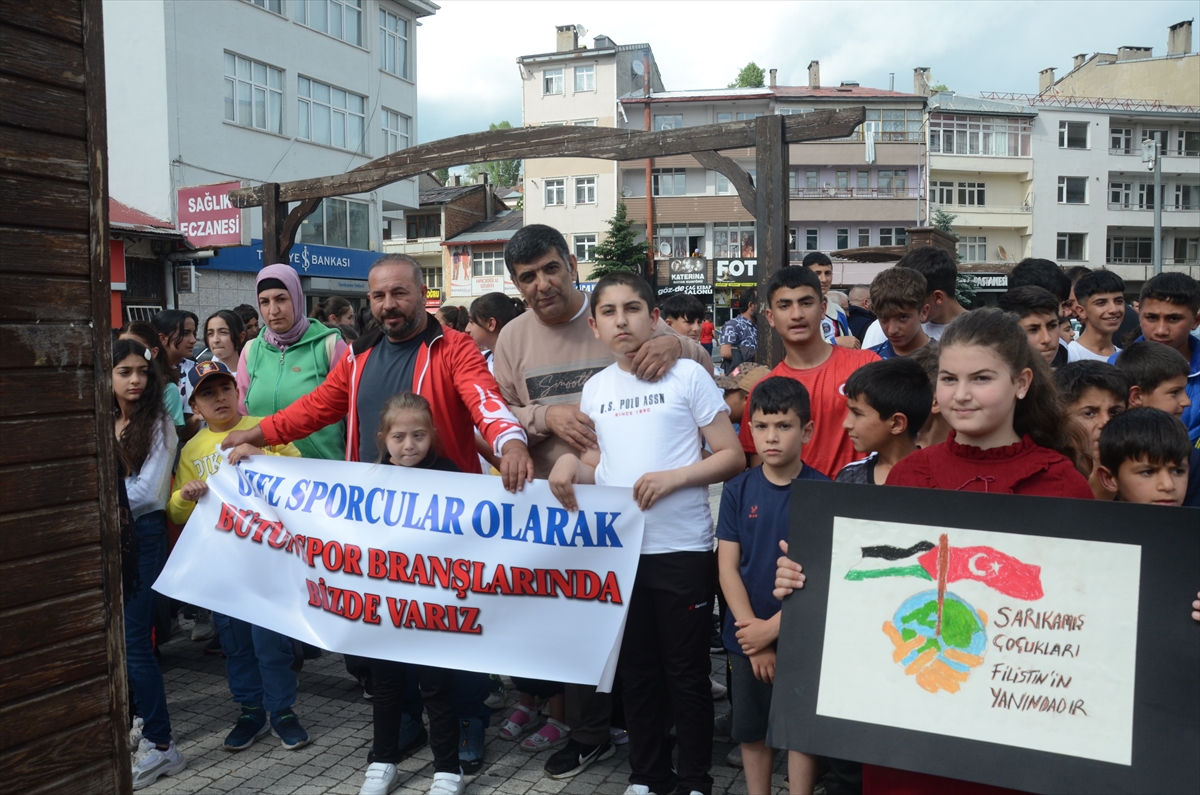 Kars'ta öğrenciler, yaz kursları açılışında Filistin'i unutmadı