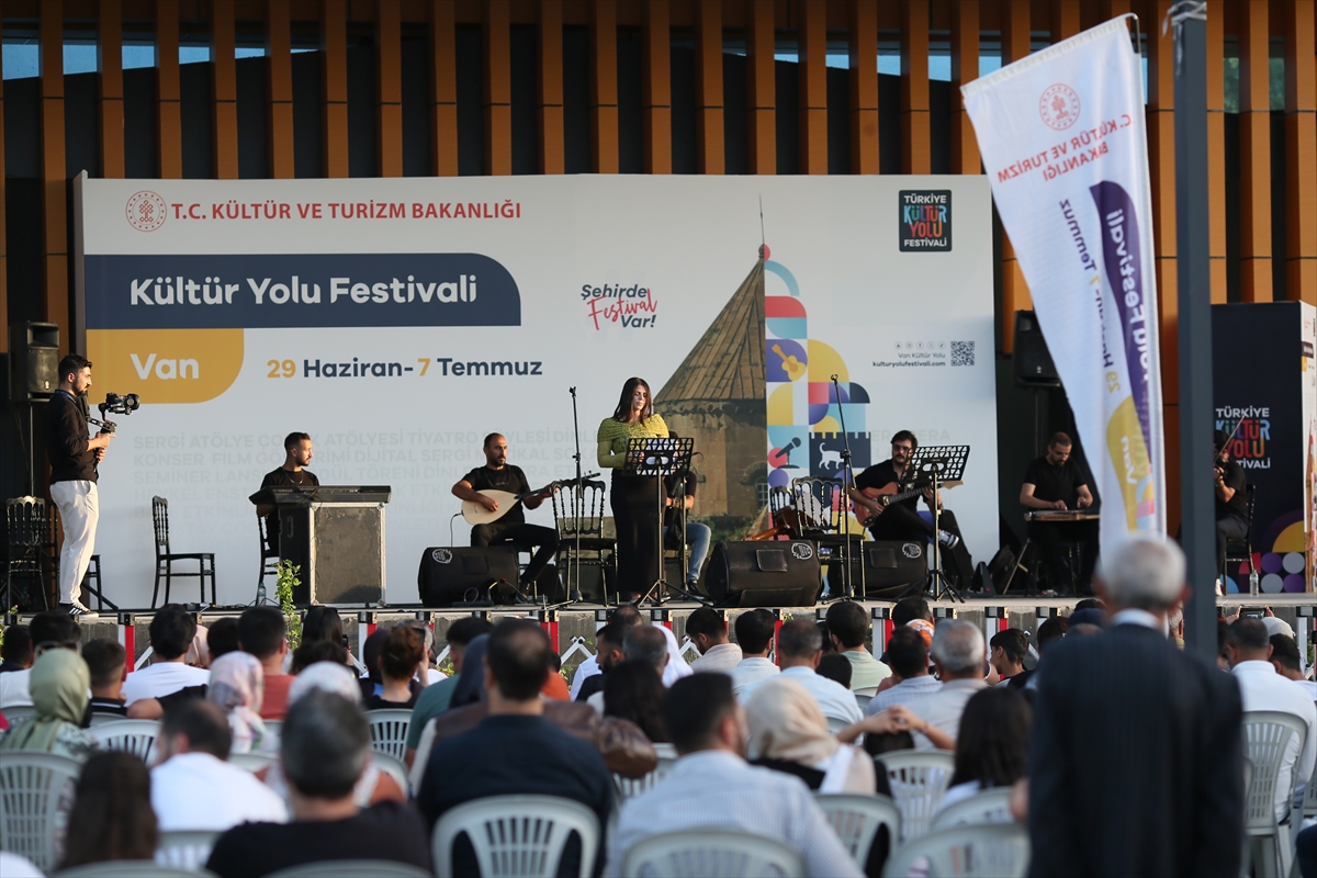 Van Kültür Yolu Festivali birbirinden farklı etkinliklerle ilgi çekiyor