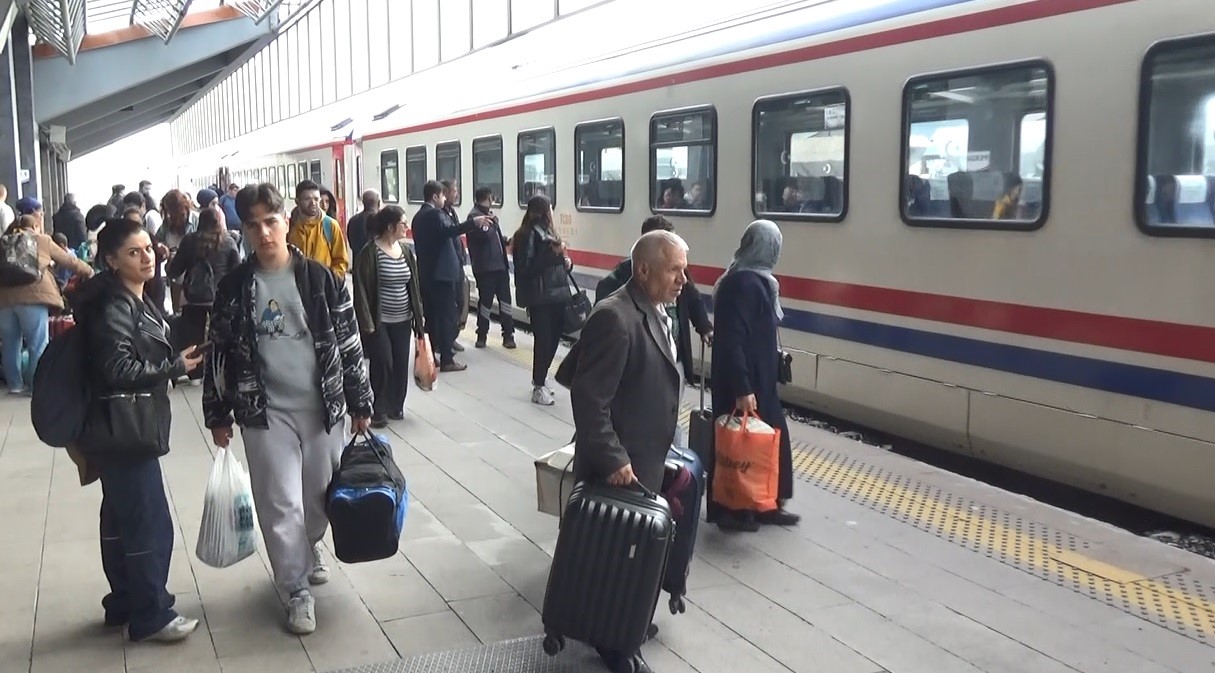 Kars’ta tren yolculuğuna rağbet arttı