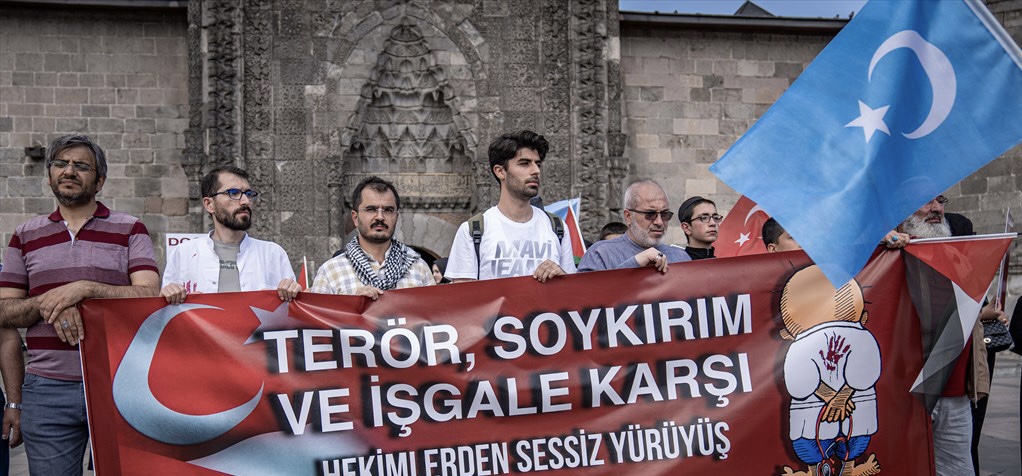 Erzurum'da sağlık çalışanları Gazze için yürüdü