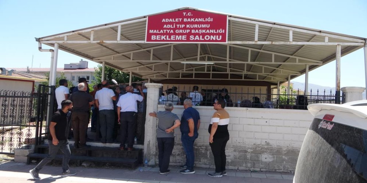 Aile katliamı: Eşini, kızını ve torununu uyurken silahla öldürdü