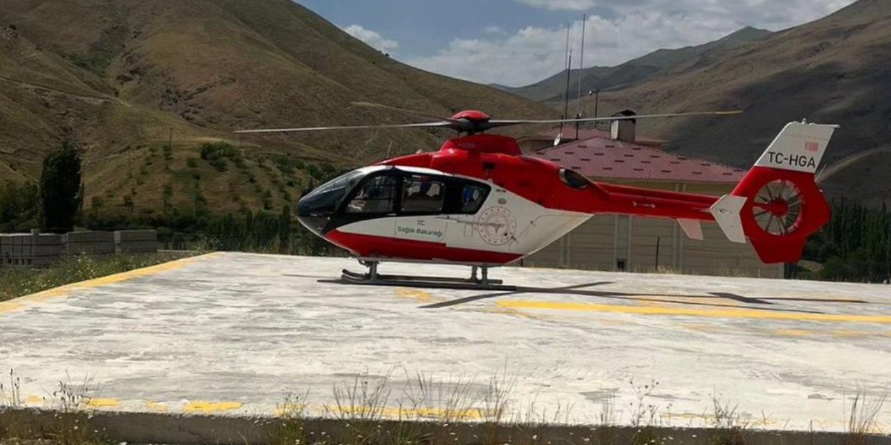 Van'da ambulans helikopter yüksekten düşen bebek için havalandı