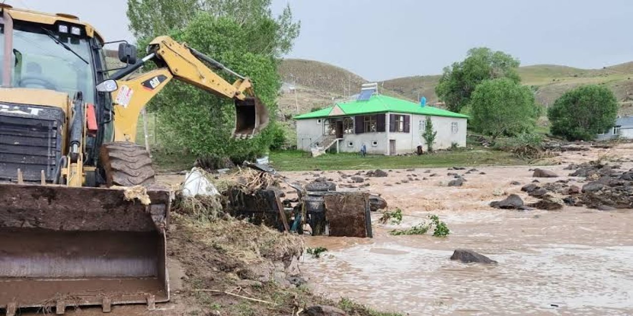 Erzurum’da tarım arazileri ve evlerin zarar gördüğü selde 4 kişi yaralandı