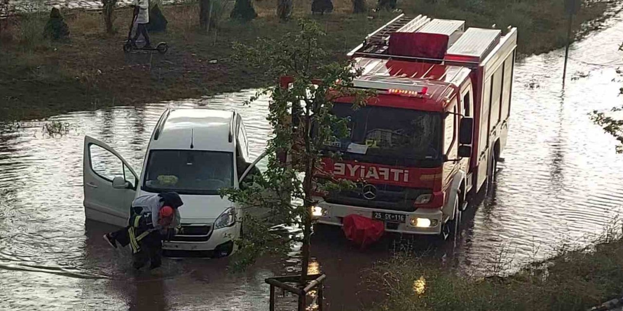 Erzurum’da sağanak hayatı durma noktasına getirdi