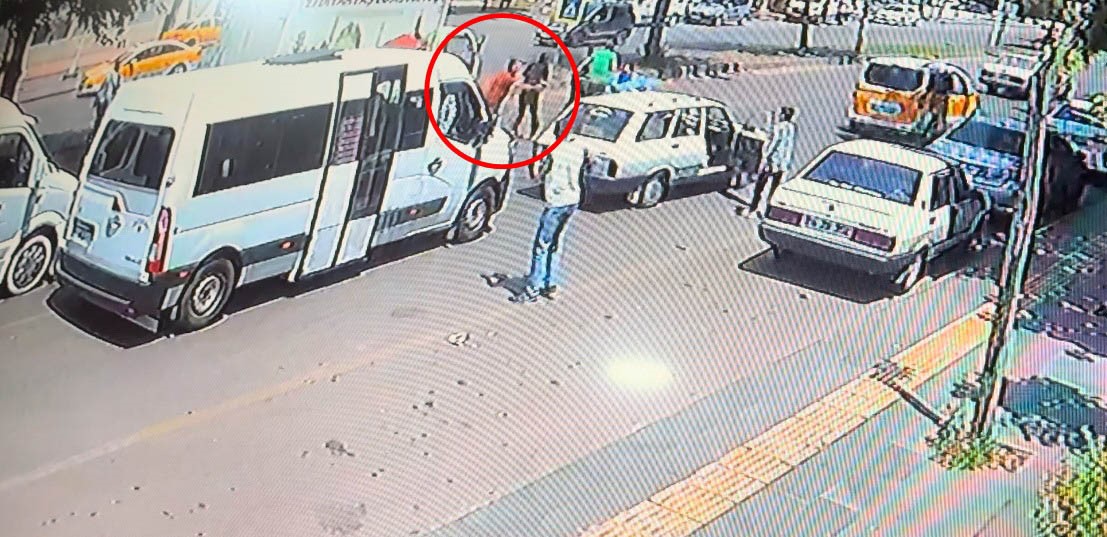 Diyarbakır'da husumetli akrabalar trafiği birbirine kattı