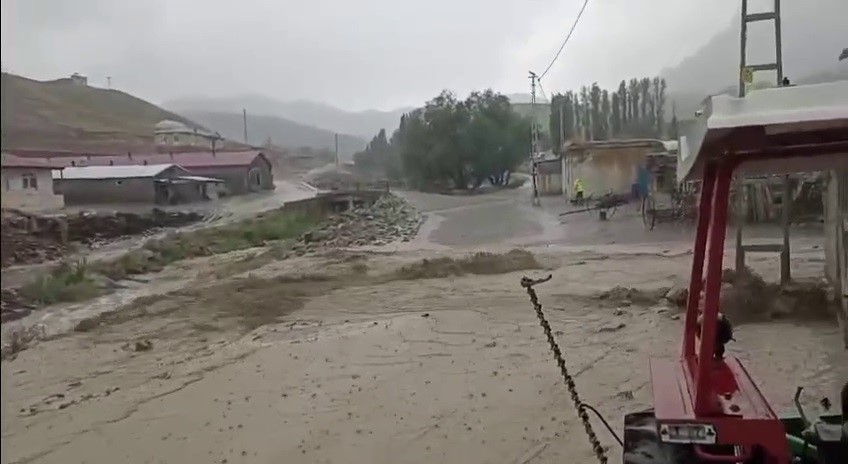 Erzurum’un Horasan ilçesinde  sel felaketi