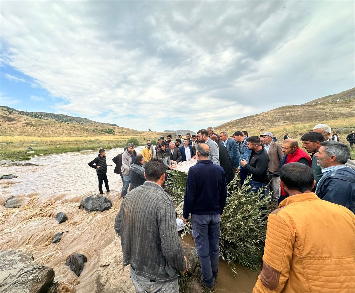 Erzurum'da derede sürüklenen gencin cansız bedeni Ağrı'da bulundu