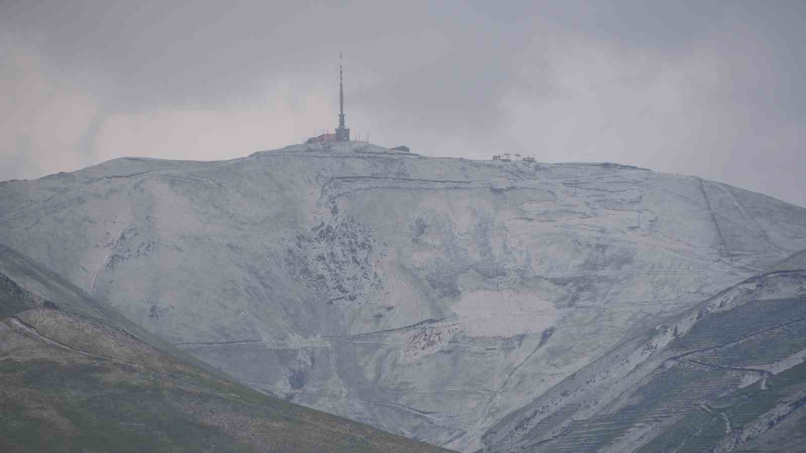 Erzurum Palandöken beyaza büründü