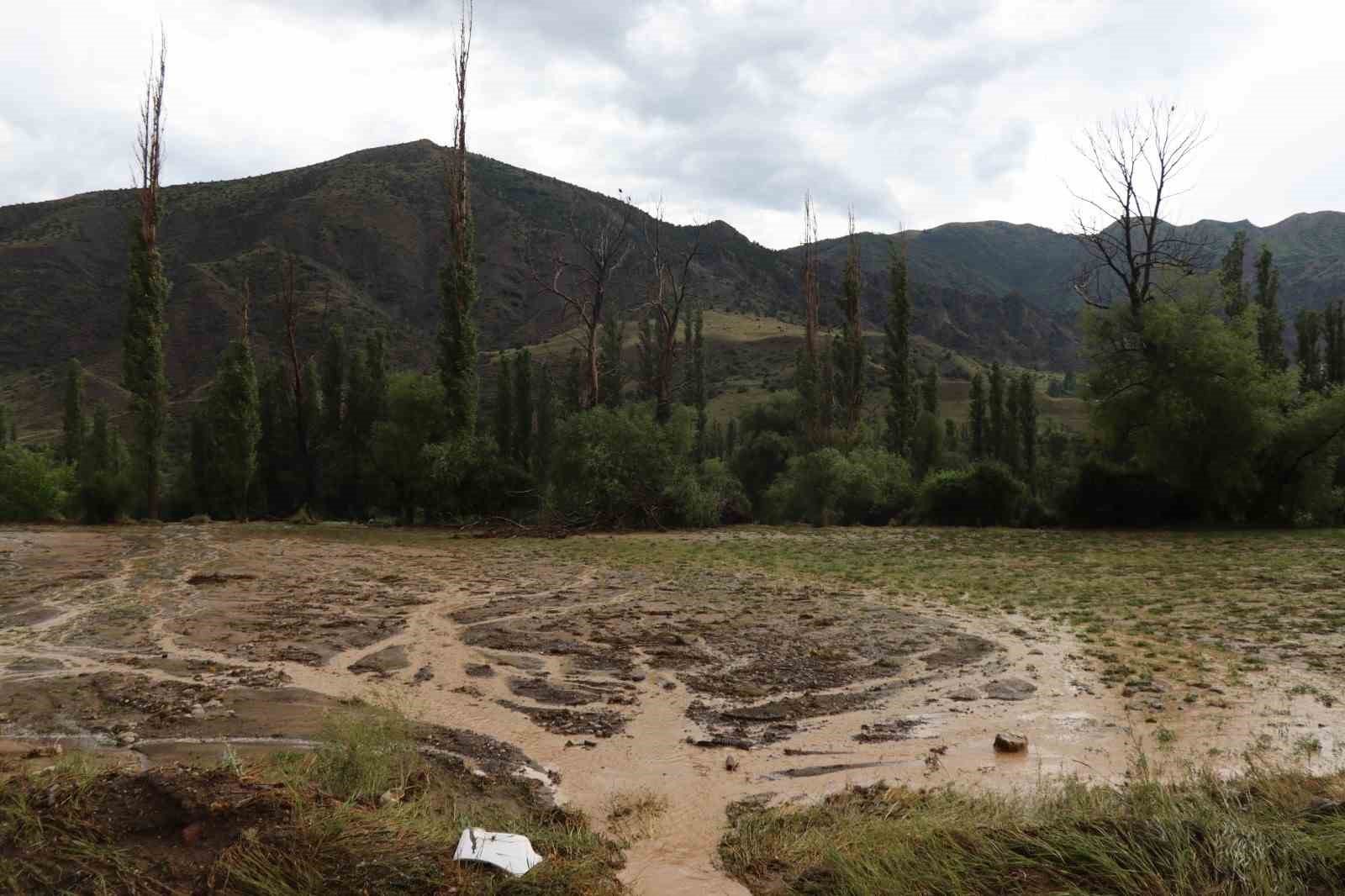 Erzurum Oltu’da sel felaketi