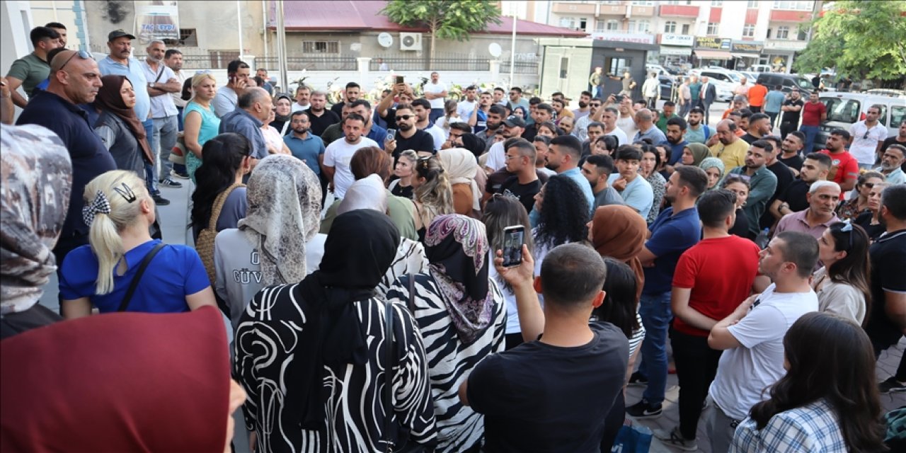 Iğdır Belediyesinin iş akdine son verdiği 204 işçi eylemlerine devam ediyor