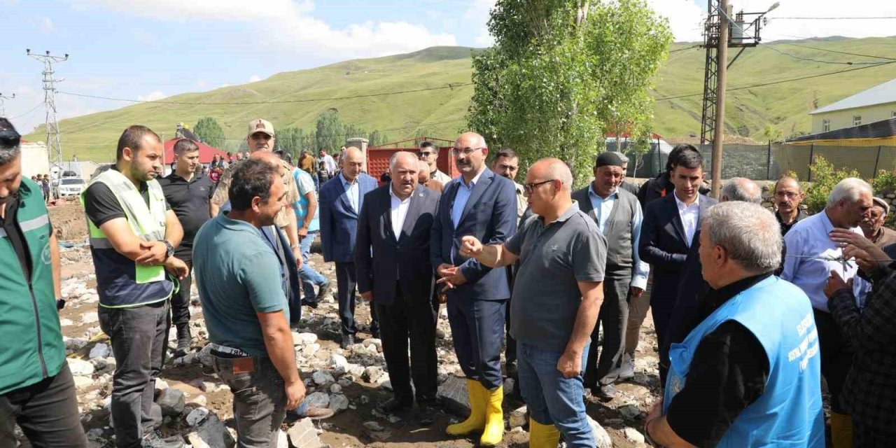 Vali Koç, sel felaketinin yaşandığı köylerde incelemelerde bulundu