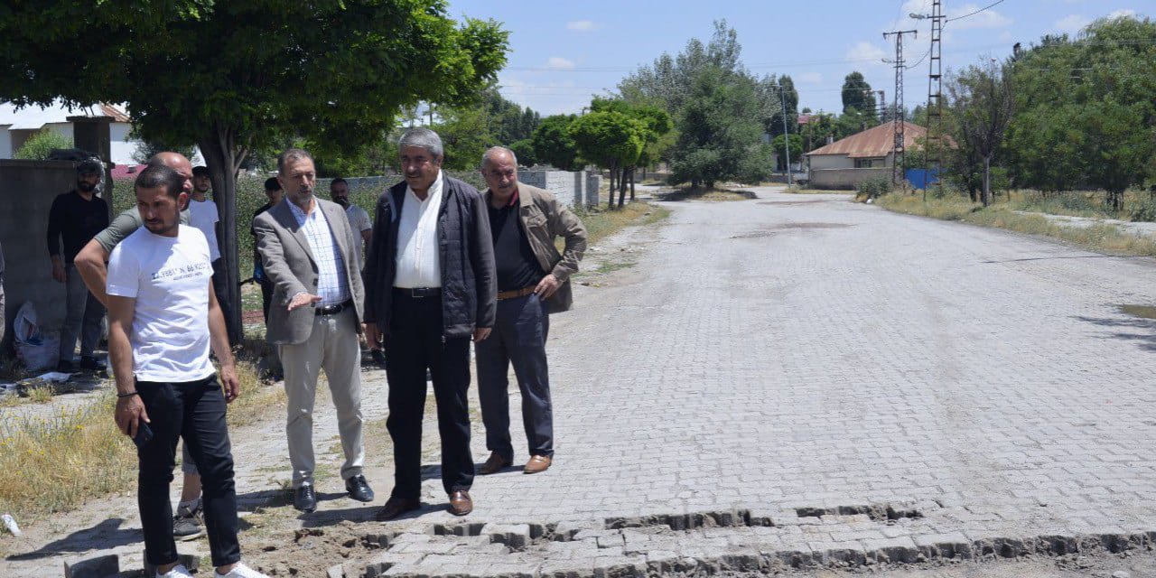 Başkan Taşkın Mahalleleri gezerek sorunları yerinde görüyor