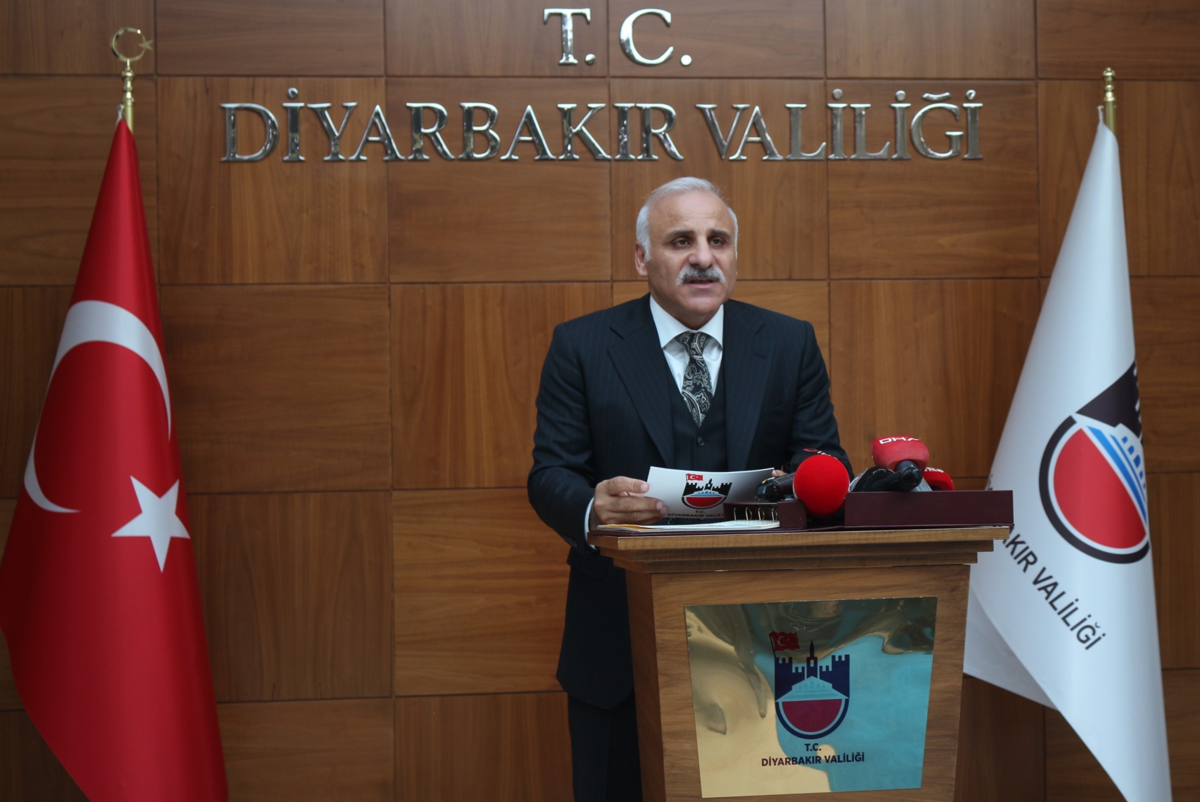 Diyarbakır'ın yeni Valisi Murat Zorluoğlu göreve başladı