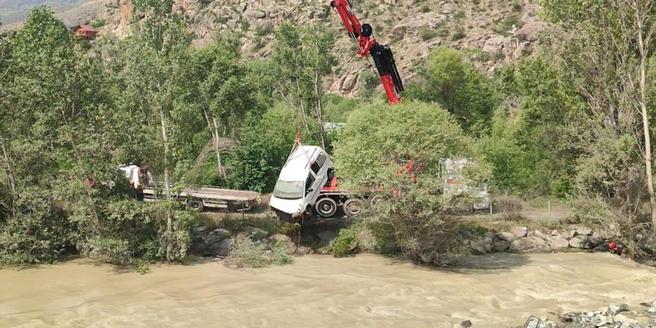 Heyelanda suya kapılan 10 aylık bebek aranıyor