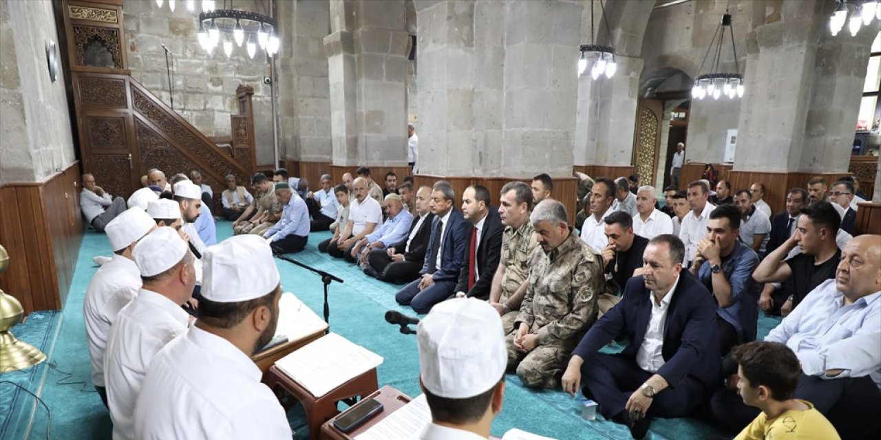 Van, Hakkari ve Bitlis'te şehitler için mevlit okutuldu