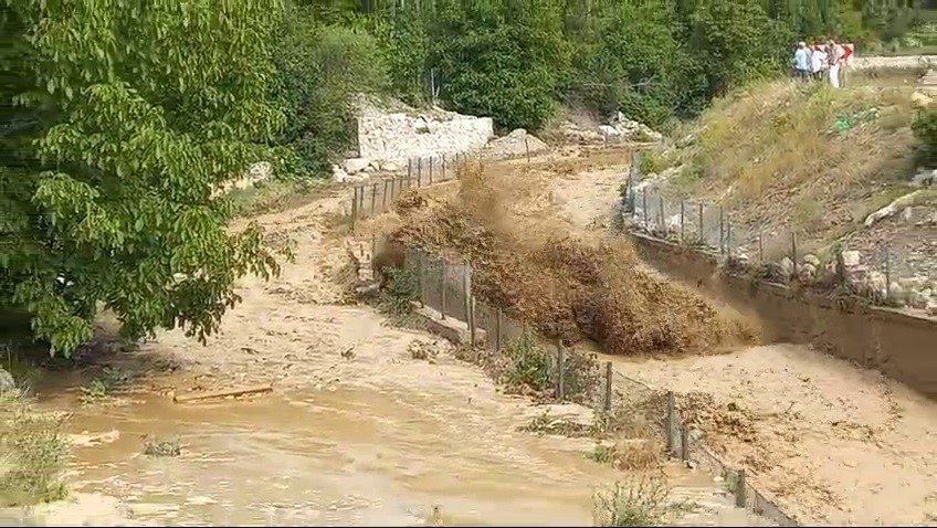 Erzurum sulama göleti kapaklarının açılmasıyla sel yaşandı