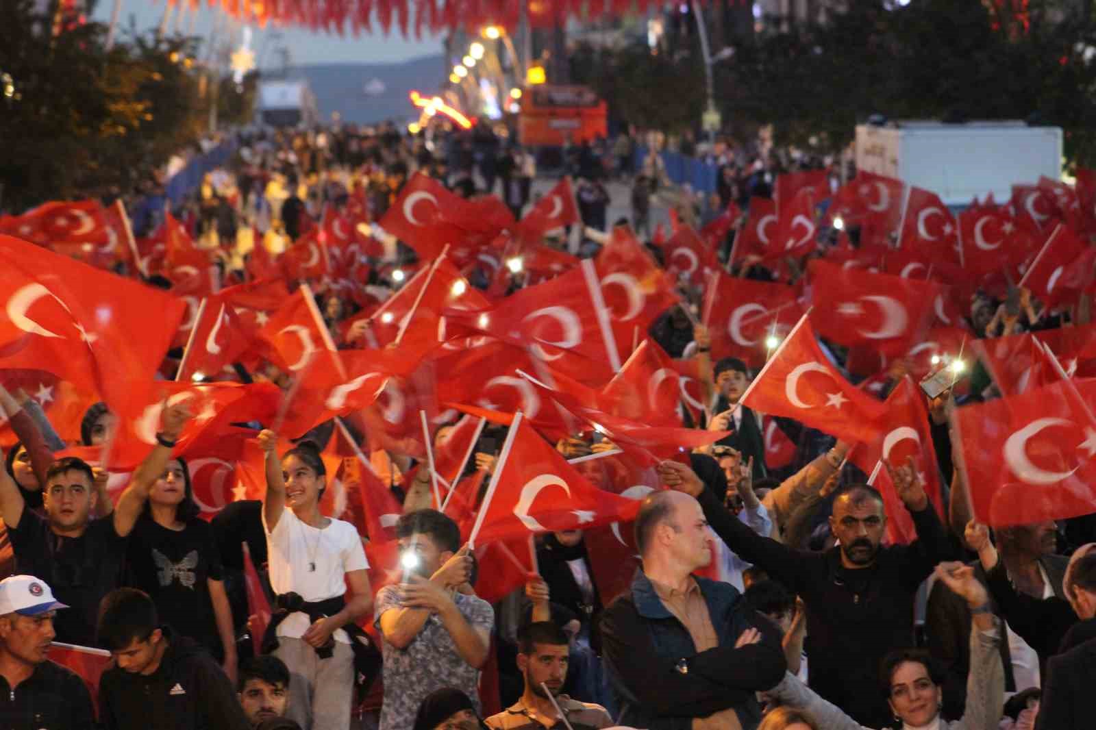 Erzurum’da 15 Temmuz etkinliğinde coşkulu kalabalık