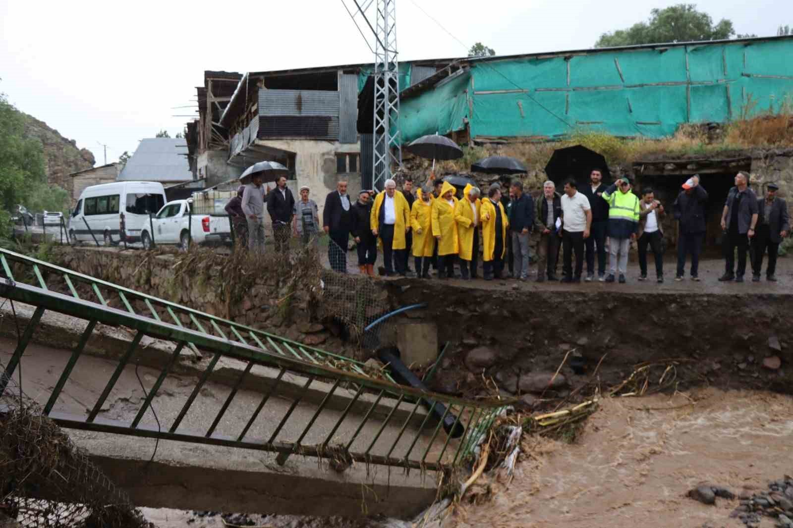 Erzurum Oltu’da sel felaketinin bilançosu ağır oldu