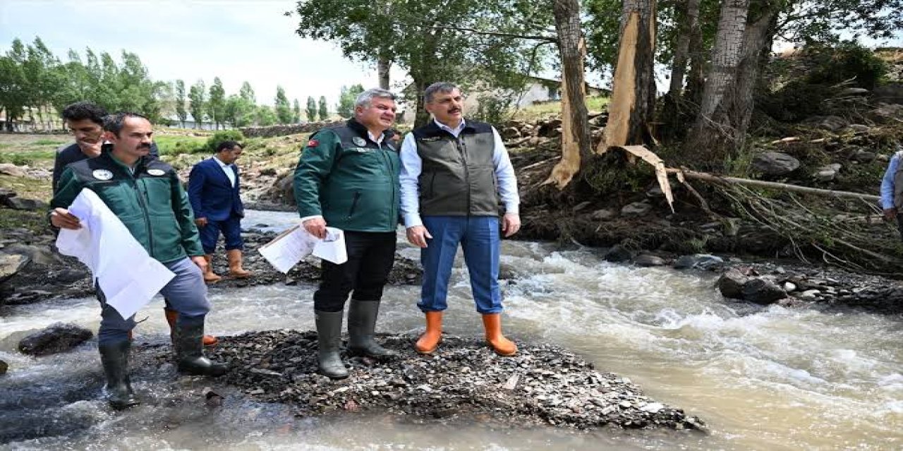 Erzurum Valisi Mustafa Çiftçi, selden etkilenen mahallelerdeki incelemelerini sürdürdü