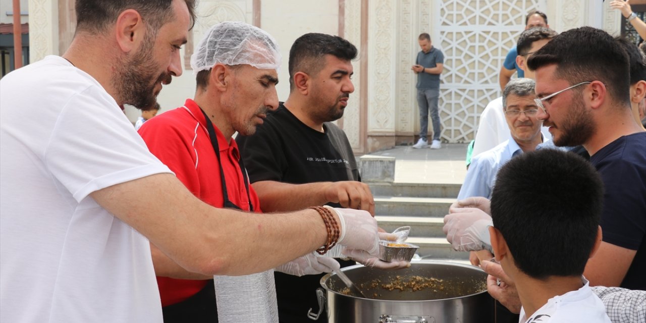 Ağrı'da 3 bin 500 kişiye aşure ikram edildi