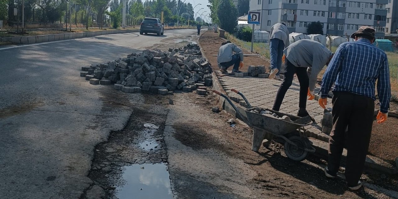 İki mahalle arası yıllar sonra kaldırıma kavuştu