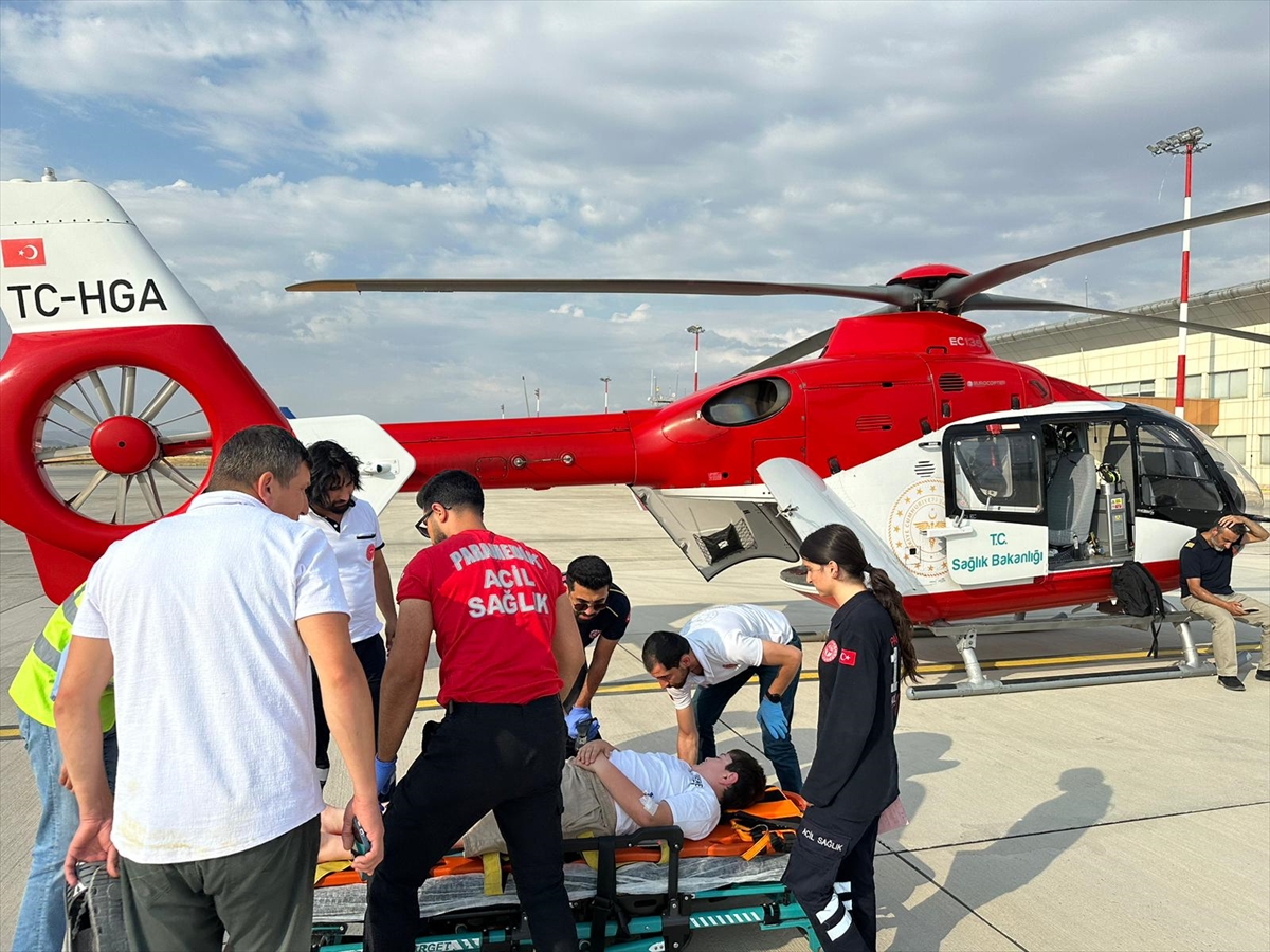 Van'da 12 yaşındaki çocuk ambulans helikopterle hastaneye yetiştirildi