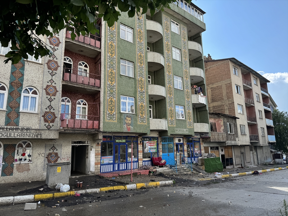 Erzurum’da çıkan kavgada ortalık savaş alanına döndü