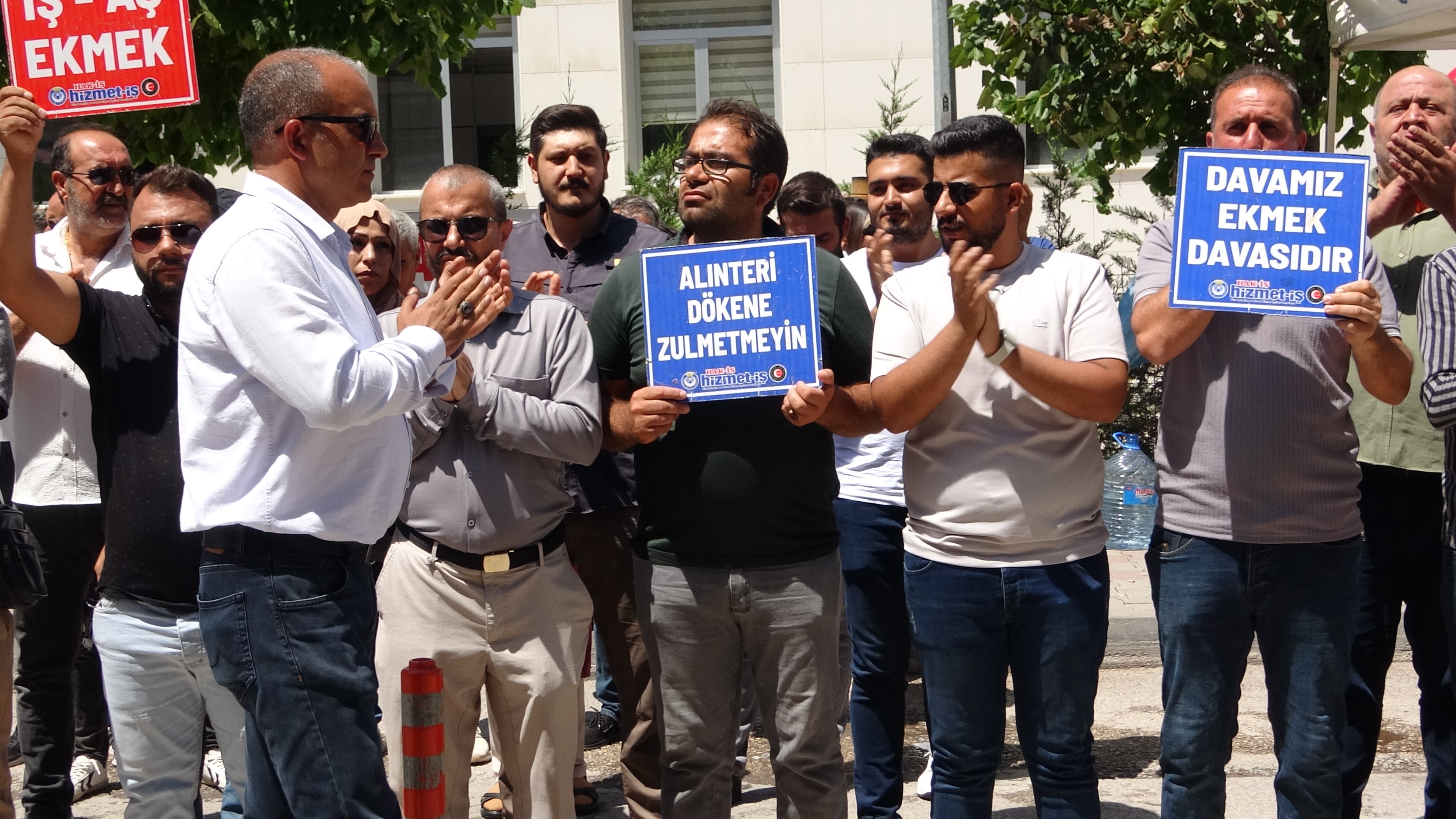 Van'da işten çıkarılan belediye işçileri davalarından vazgeçmiyor