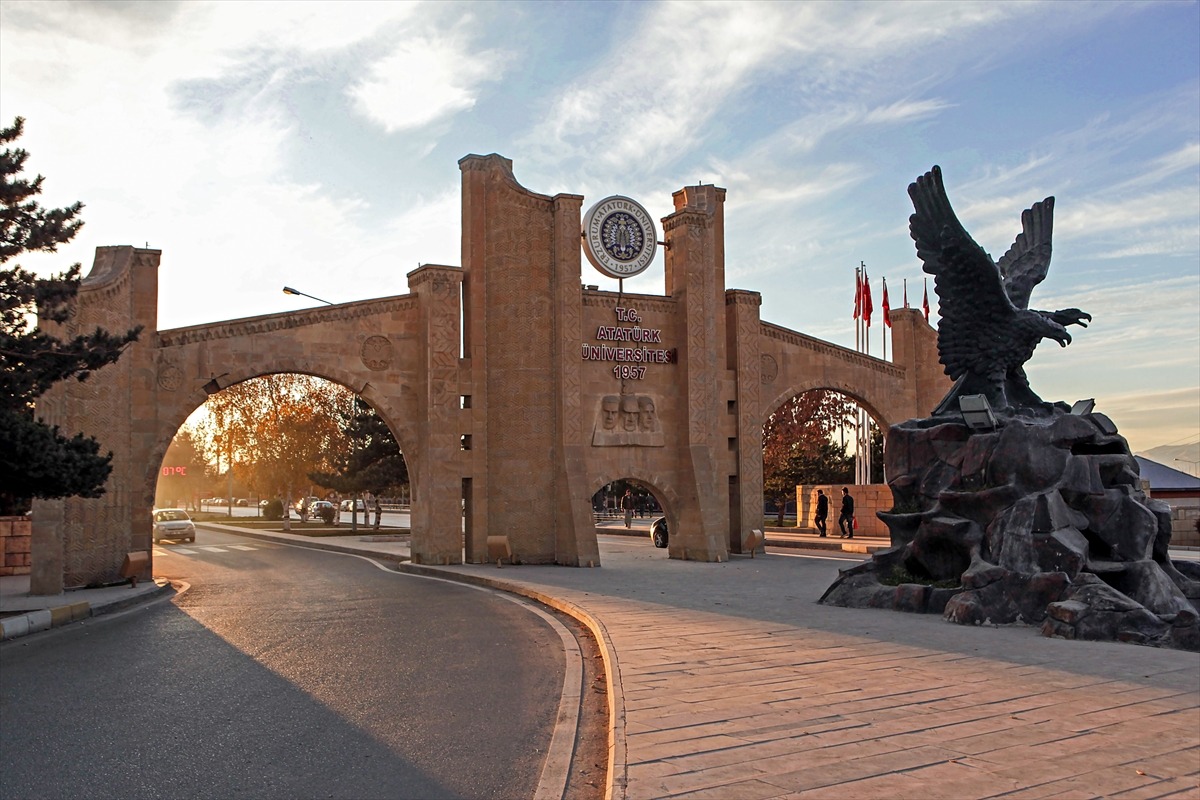 Atatürk Üniversitesi yaz okulunda 7 bin 273 öğrenci ders başı yaptı