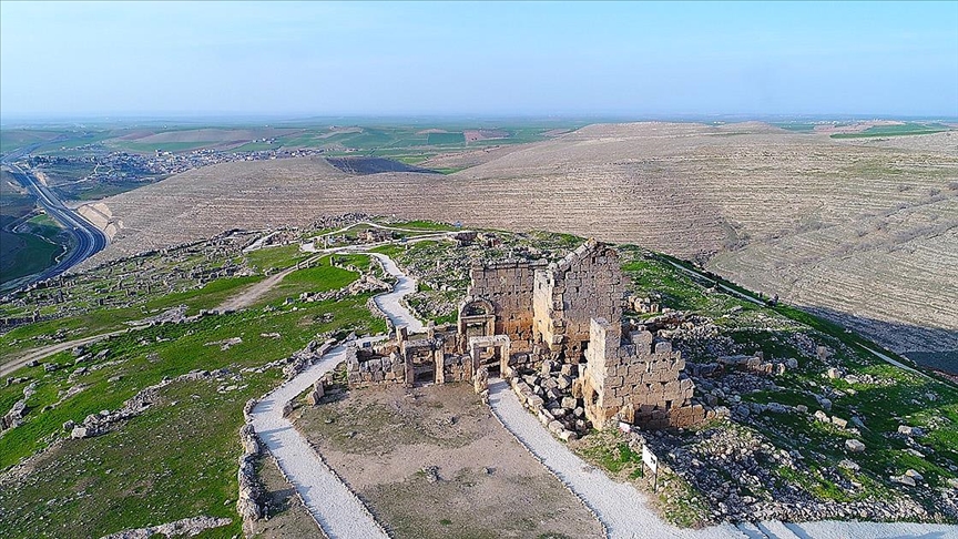 Diyarbakır'ın 3 bin yıllık tarihi Zerzevan Kalesi UNESCO'nun listesine girmeyi bekliyor