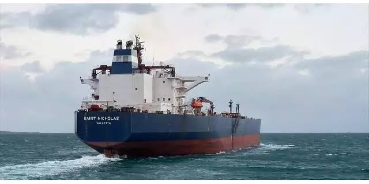 İran, el koyduğu St Nikolas tankerindeki petrolü serbest bıraktı