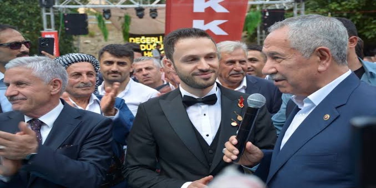 Eski TBMM Başkanı Bülent Arınç, Hakkari'de düğüne katıldı