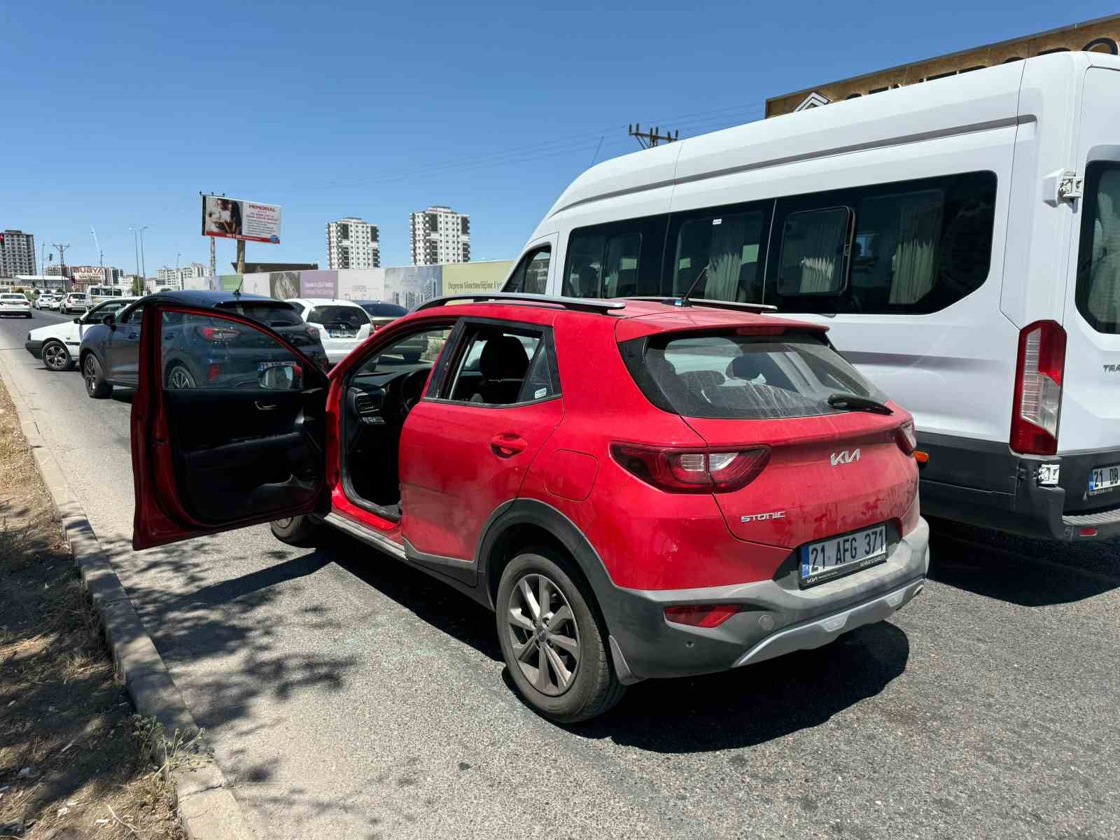 Diyarbakır’da trafikte fenalaşan genç kız hastaneye kaldırıldı