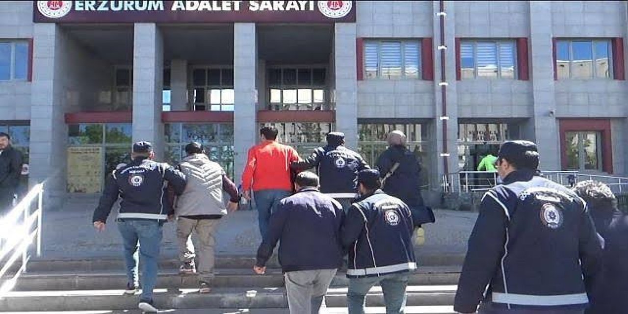 Erzurum'da otomobilinin bagajında düzensiz göçmen taşıyan zanlı tutuklandı