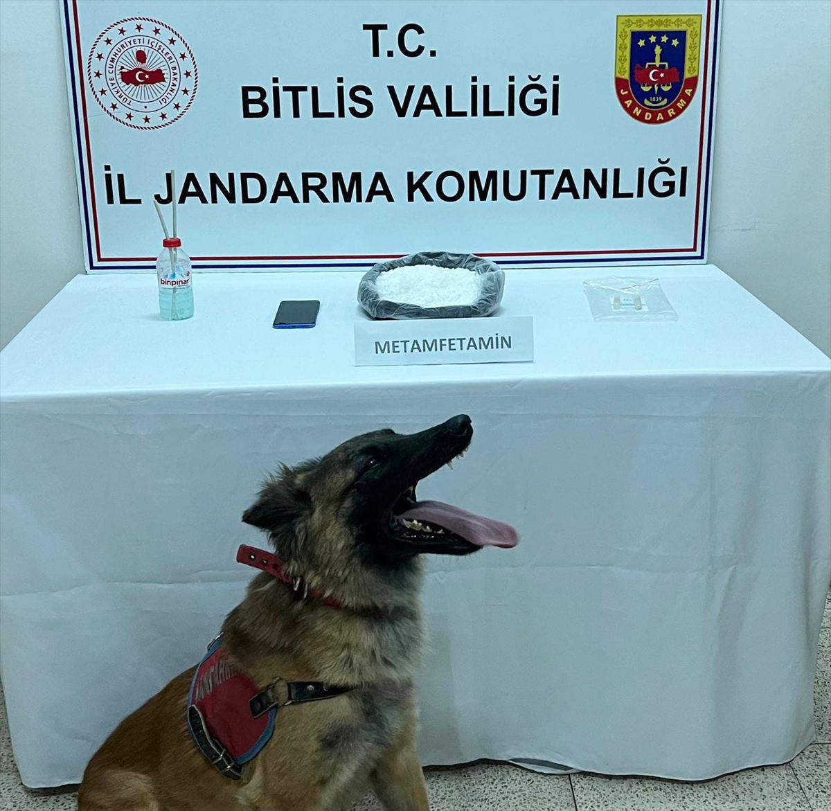 Bitlis'te durdurulan araçta uyuşturucu ele geçirildi