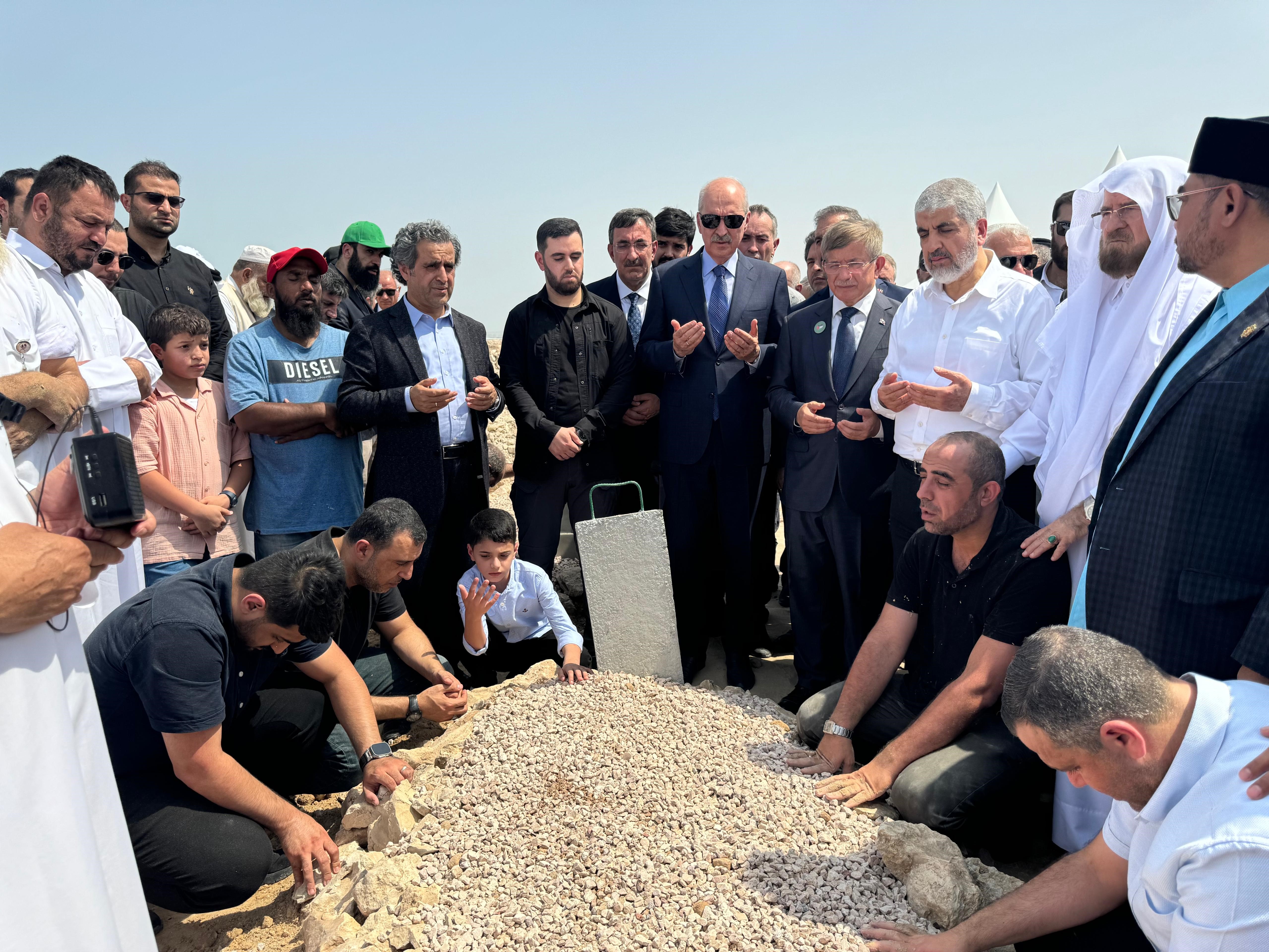 Haniye, Katar’da toprağa verildi