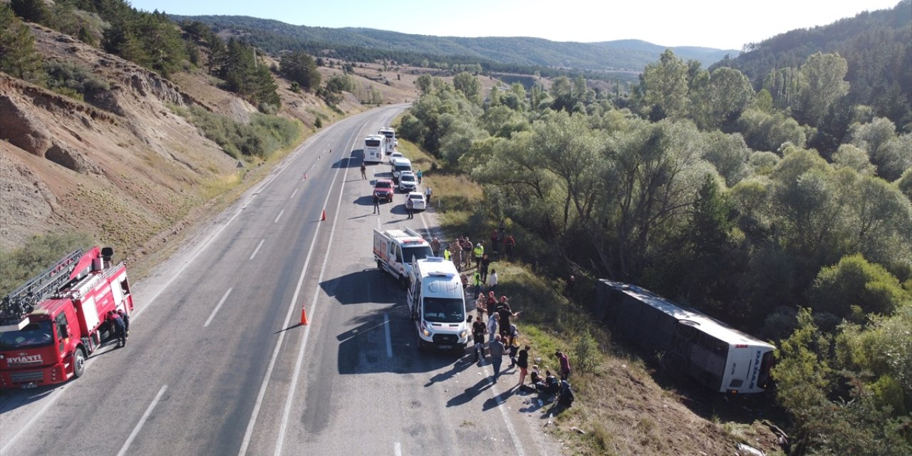 Yolcu otobüsünde 1 kişi öldü, 33 kişi yaralandı