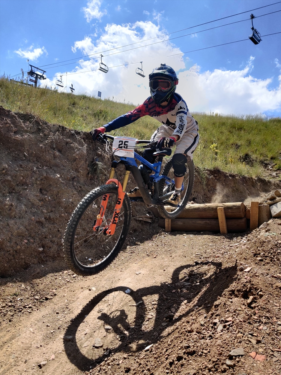 Erzurum'da Downhill Türkiye Şampiyonası nefes kesti